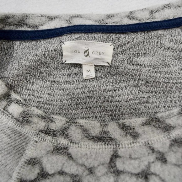 LOU & GREY Nordstrom cozy grey long sleeve sweater, pockets women's size Medium - Picture 3 of 3